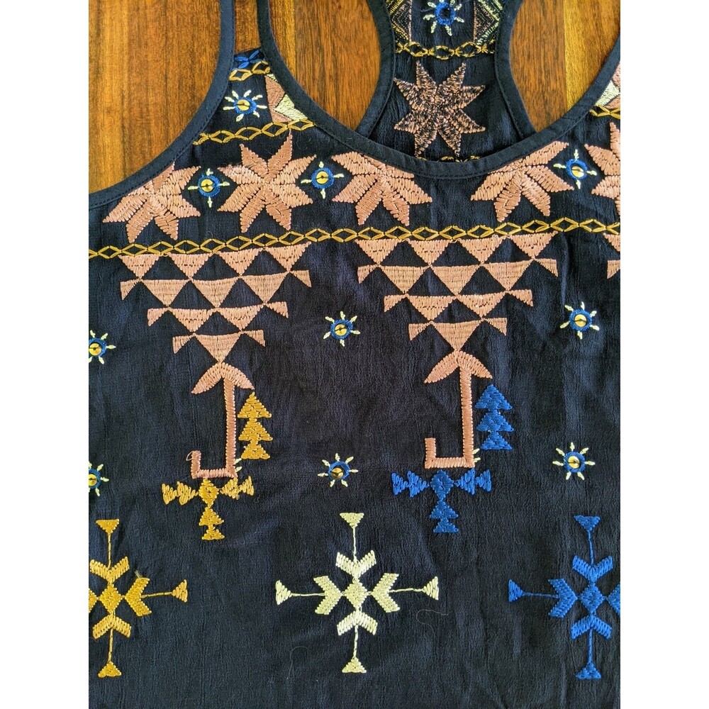 Lucky Brand Embroidered Tank Sz M Navy Blue Strappy V-neck Boho Geometric Racer - Picture 3 of 11